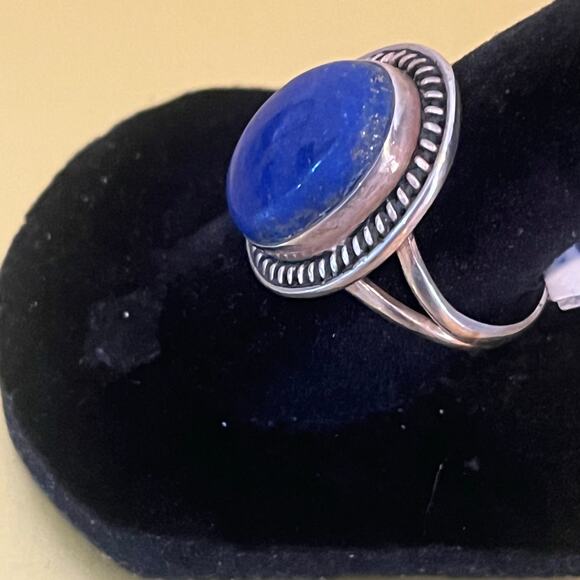 Native American made size 8 Lapis Lazuli set in 925 Sterling Silver. - Picture 1 of 4